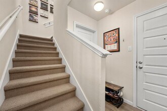 2905 Saville Loop in Austin, TX - Foto de edificio - Building Photo