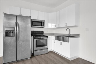 402 NW 12th Ave, Unit 210 in Miami, FL - Foto de edificio - Building Photo