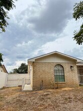 118 Illinois St in Laredo, TX - Building Photo - Building Photo