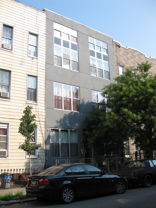 221 Himrod St in Brooklyn, NY - Foto de edificio