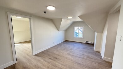 4587-4587 Ryerson Crescent in Niagara Falls, ON - Building Photo - Building Photo