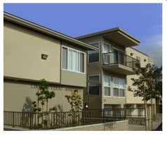 Cerritos Court Apartments in Long Beach, CA - Building Photo - Building Photo