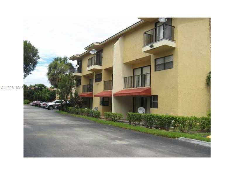 2997 Riverside Dr in Coral Springs, FL - Building Photo