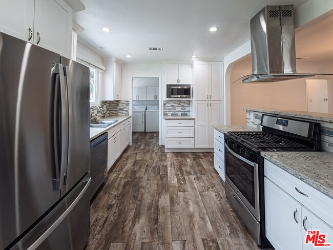 property at 723 W Doran St