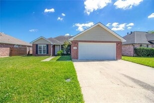 24 Oxford Dr in La Place, LA - Building Photo