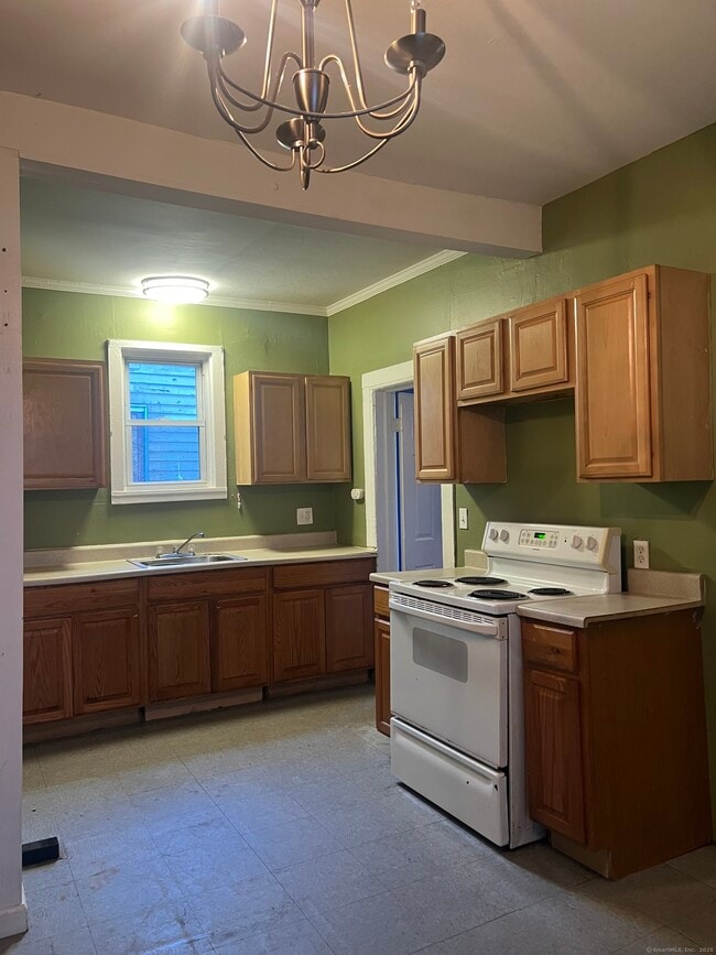 75 High St in Vernon, CT - Building Photo - Building Photo