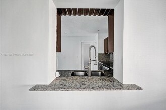 8105 SW 10th St in North Lauderdale, FL - Foto de edificio - Building Photo