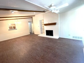 7923 Albany Ave-Unit -B in Lubbock, TX - Building Photo - Building Photo