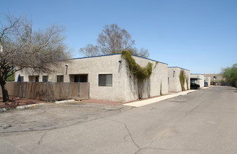 King Road 8 Plex in Tucson, AZ - Building Photo - Building Photo