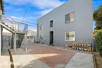 721 E 7th St in Long Beach, CA - Building Photo - Primary Photo