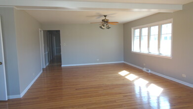3315 W Columbia Ave in Lincolnwood, IL - Building Photo - Building Photo