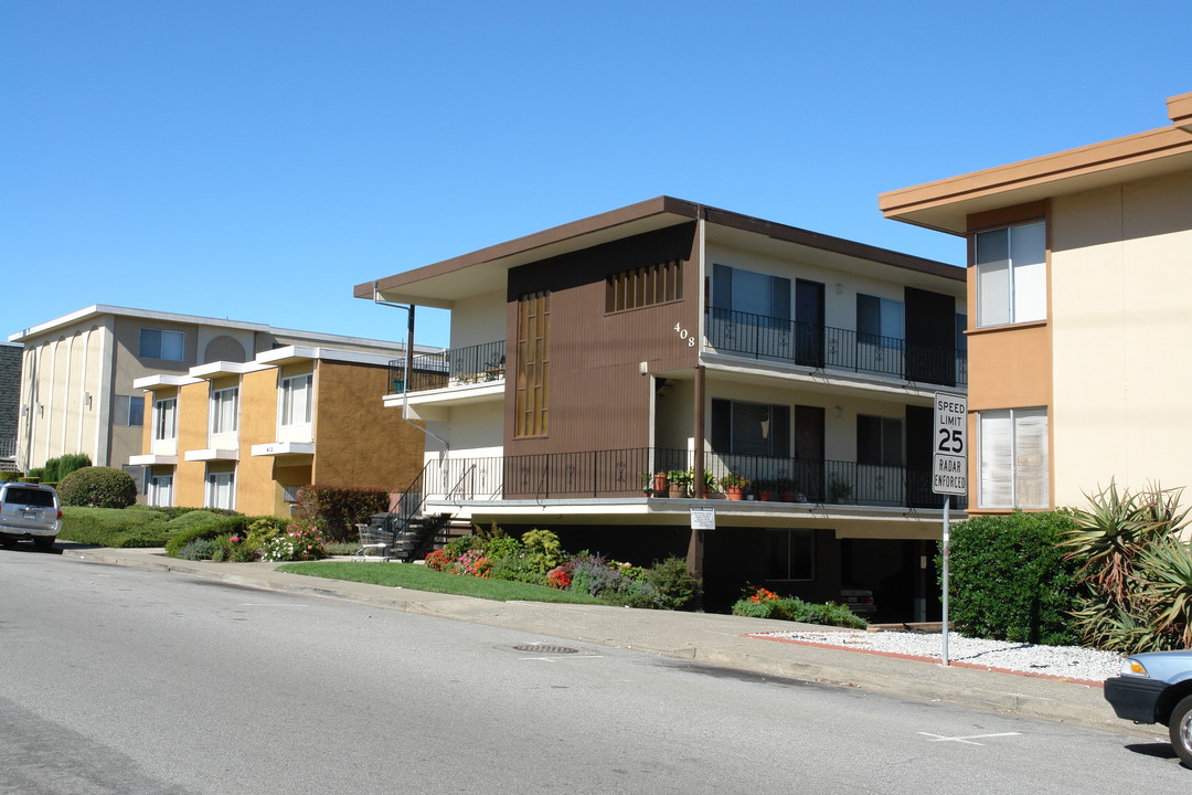 408 Richmond Dr in Millbrae, CA - Foto de edificio