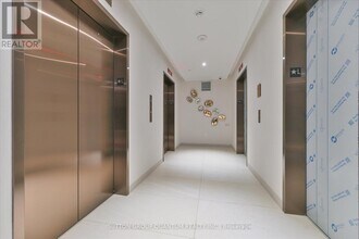 1 Fairview Rd E in Mississauga, ON - Building Photo - Building Photo