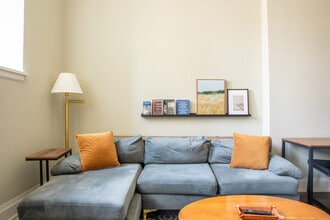 225 E Michigan St in Milwaukee, WI - Foto de edificio - Building Photo