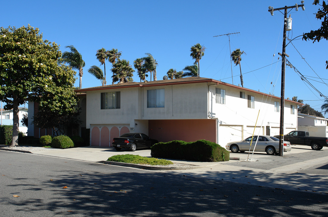 The Porterhaus Apartments in Ventura, CA - Building Photo