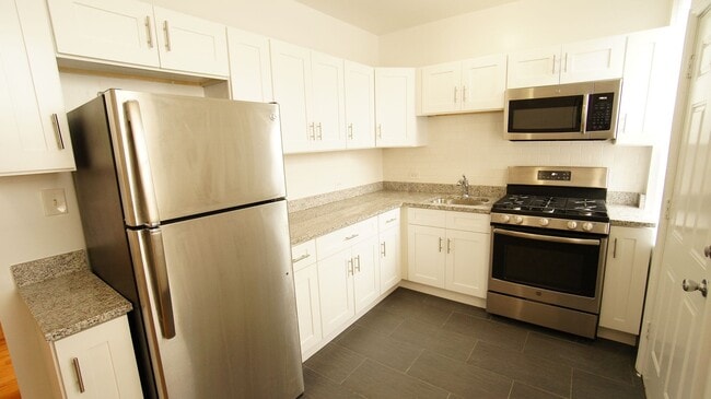 2349 N Drake Ave, Unit 2349-3 in Chicago, IL - Foto de edificio - Building Photo