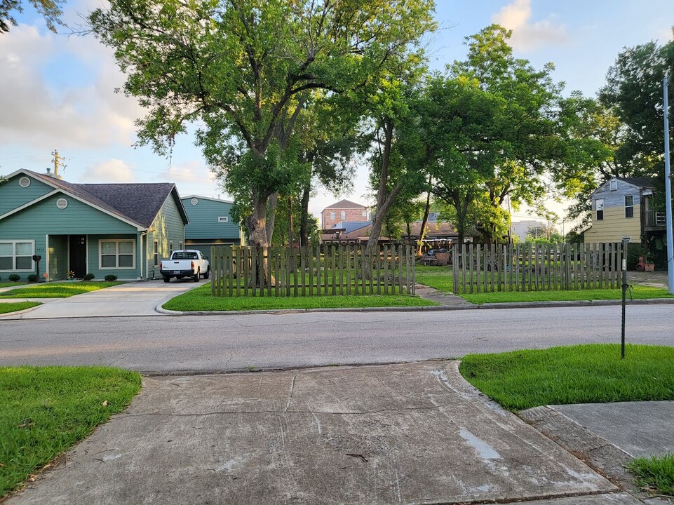 3325 Tampa St in Houston, TX - Foto de edificio