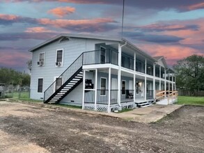 Vega Apartments in San Benito, TX - Foto de edificio - Primary Photo