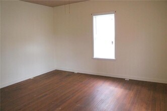 106 W 5th S St in Mount Olive, IL - Building Photo - Building Photo