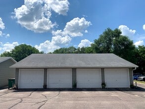 1104 3rd St SW, Unit 1 in Faribault, MN - Building Photo - Building Photo