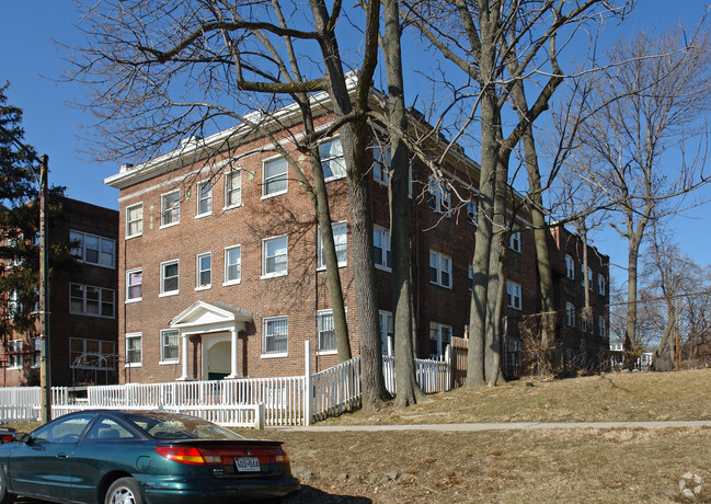 3210 Walbrook Ave-Unit -D in Baltimore, MD - Building Photo