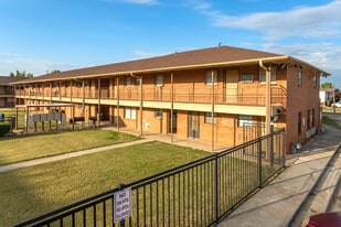 Airmen's Apartments in Oklahoma City, OK - Building Photo