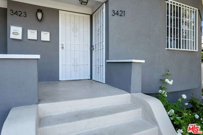 3421 Walton Ave in Los Angeles, CA - Building Photo - Building Photo