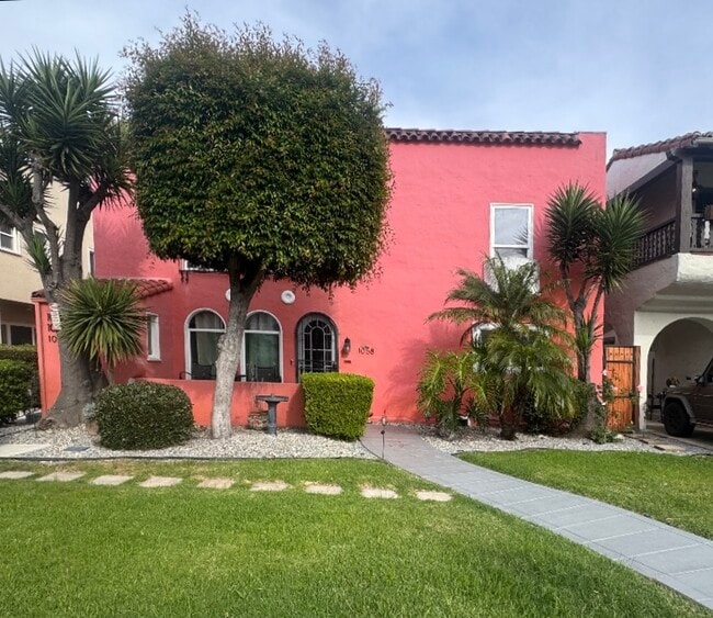 1056 S Redondo Blvd, Unit 1058 in Los Angeles, CA - Building Photo - Building Photo