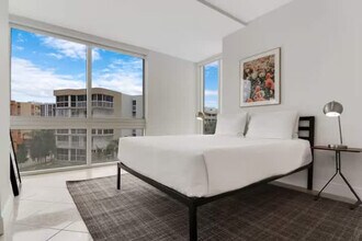 225 179th Dr in Sunny Isles Beach, FL - Building Photo - Building Photo