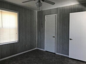 1414 Woodward St in Damon, TX - Building Photo - Building Photo