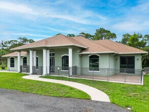 6651 Seminole Pratt Whitney Rd in The Acreage, FL - Foto de edificio - Building Photo