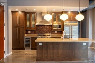 211 W Jefferson St in Syracuse, NY - Building Photo - Building Photo