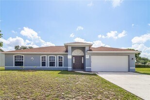 23 NE 9th Pl in Cape Coral, FL - Building Photo