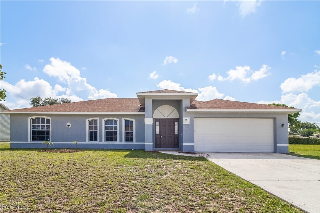 23 NE 9th Pl in Cape Coral, FL - Foto de edificio