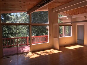 1721 Arrowhead Dr in Oakland, CA - Building Photo - Building Photo