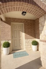 1011 Ranchero Rd in Leander, TX - Foto de edificio - Building Photo