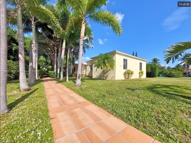 1015 NE 112th St in Biscayne Park, FL - Building Photo - Building Photo