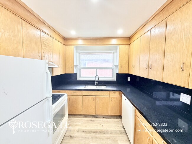 305 Lorne Ave in Kitchener, ON - Building Photo - Building Photo