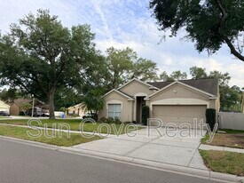 4602 Gulfwinds Dr in Lutz, FL - Building Photo