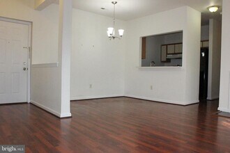 604 Rolling Hill Walk-Unit -201 in Odenton, MD - Building Photo - Building Photo