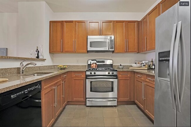15 Enterprise Ct, Unit 307 in Jersey City, NJ - Building Photo - Building Photo