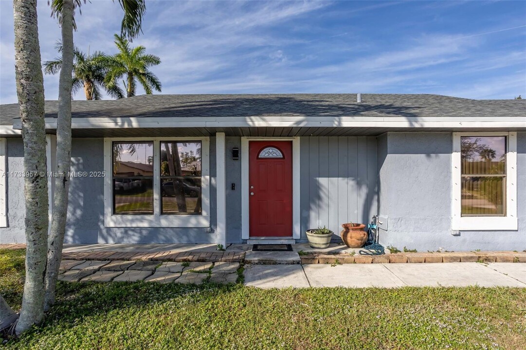 8457 Mildred Dr W in Boynton Beach, FL - Building Photo