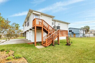16527 Henry Morgan Rd in Jamaica Beach, TX - Building Photo - Building Photo