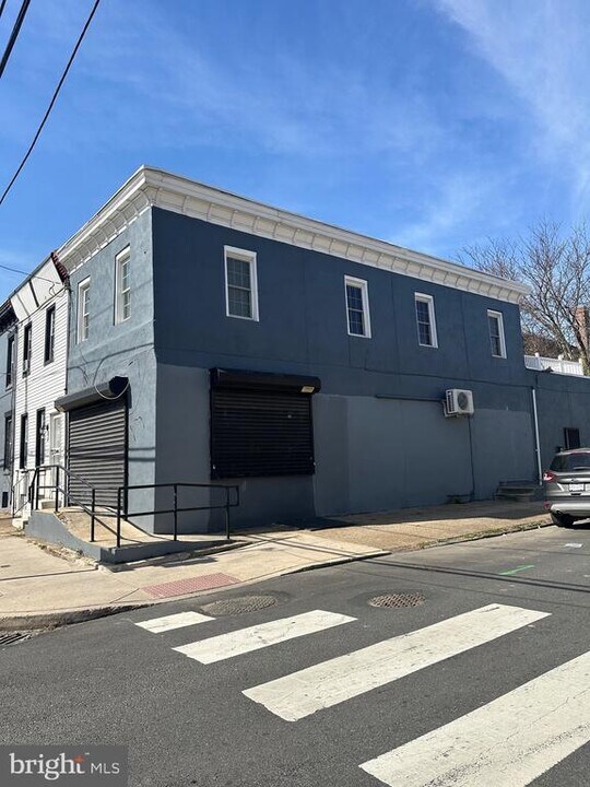 1200 S 22nd St in Philadelphia, PA - Building Photo
