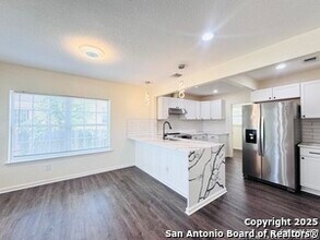 426 W Wildwood Dr in San Antonio, TX - Building Photo - Building Photo