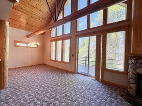 4663 Marsh Hawk Dr in Klamath Falls, OR - Building Photo - Building Photo