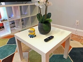 130 W 8th St, Unit 3 in Boston, MA - Foto de edificio - Building Photo