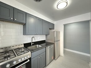 6715 N California Ave in Chicago, IL - Foto de edificio - Building Photo