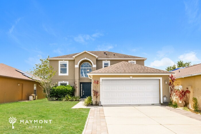 561 Brown Bear Way in St. Cloud, FL - Building Photo