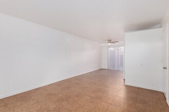 6036 W Oregon Ave in Glendale, AZ - Foto de edificio - Building Photo